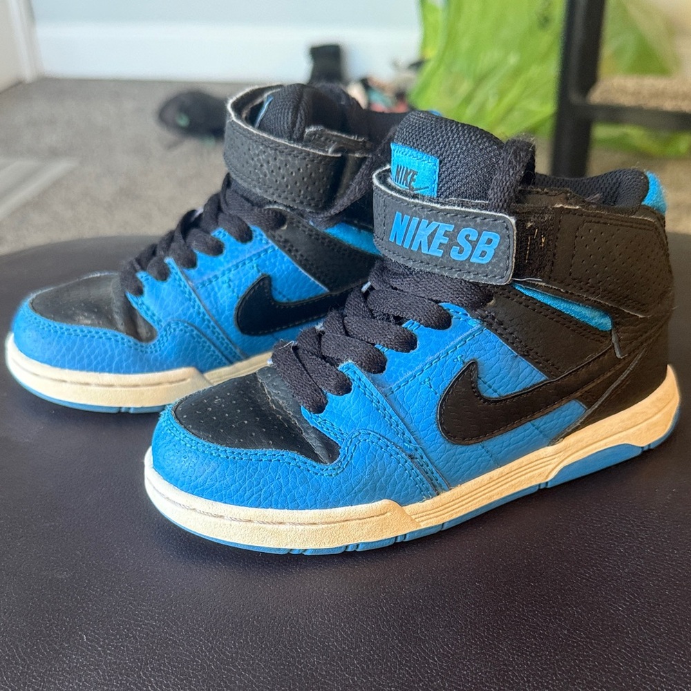 Nike SB Kids' Hightop Sneakers in Black and Blue Size 10.5